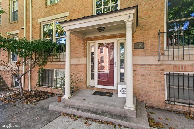 Building Photo - 1202 S Potomac St