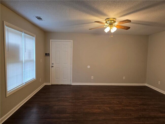 Foto del edificio - 2325 Shady Grove Rd