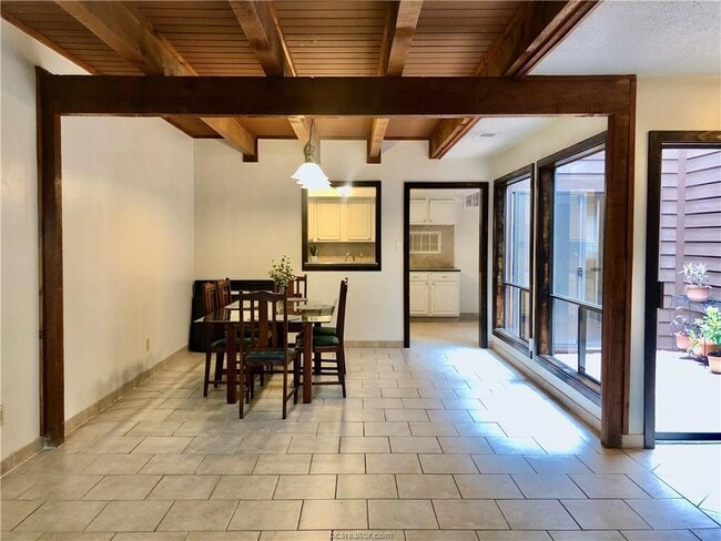 Building Photo - 1536 Wolf Run