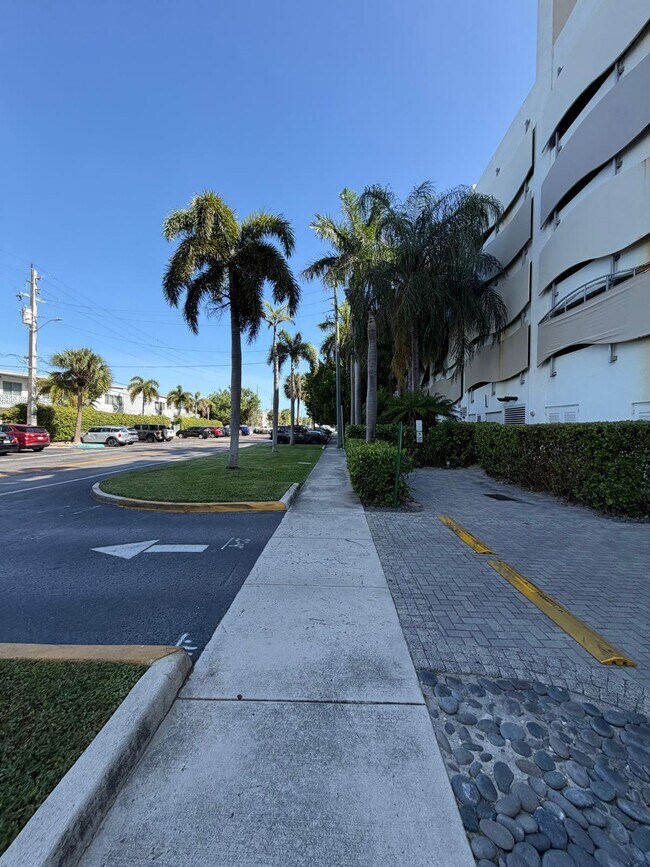 Foto del edificio - 7930 East Dr