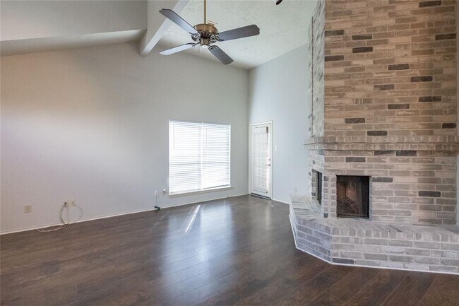 Foto del edificio - 2034 Creek Valley Ln