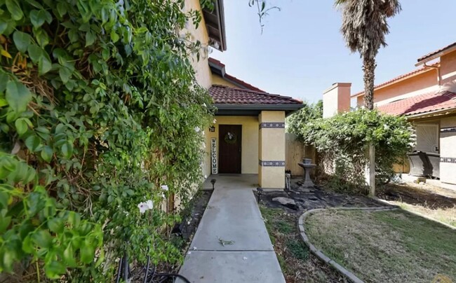 Building Photo - Fantastic SW Two Story Home For Rent
