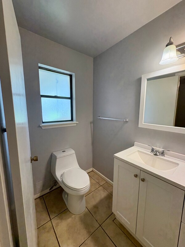 Building Photo - 326 Briarwood Dr