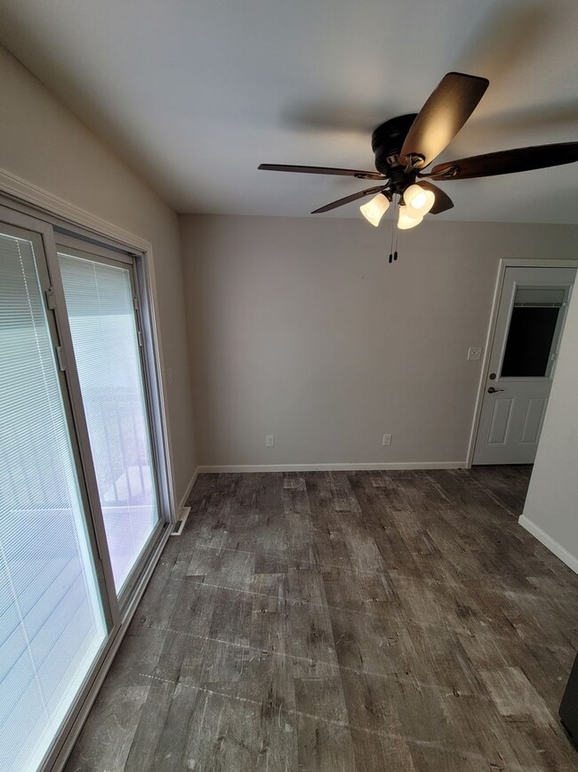 Building Photo - 3 Bedroom, 2 Bath Single Family Home in Camanche, IA