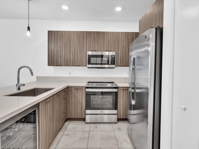 Foto del edificio - 6410 NW 102nd Path