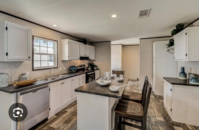 Foto del edificio - 5129 Strickland Trail
