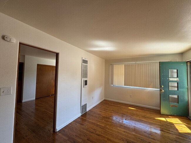 Building Photo - 1203 1 /2 W Yakima Avenue
