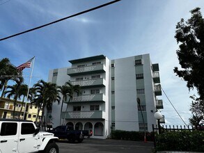 Building Photo - 7825 NE Bayshore Ct