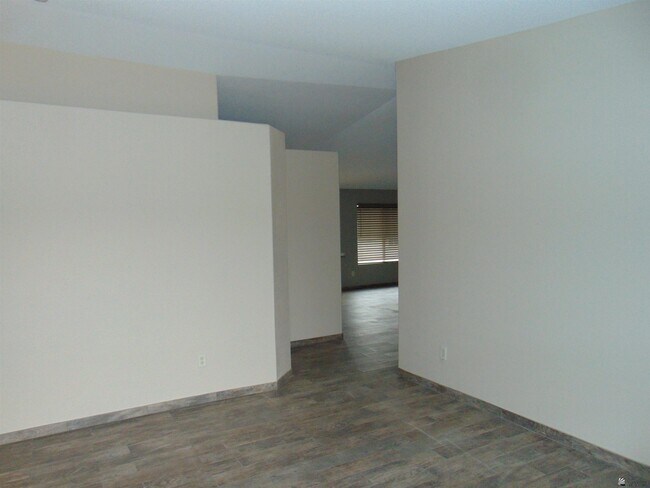 Building Photo - 6274 E 43rd St