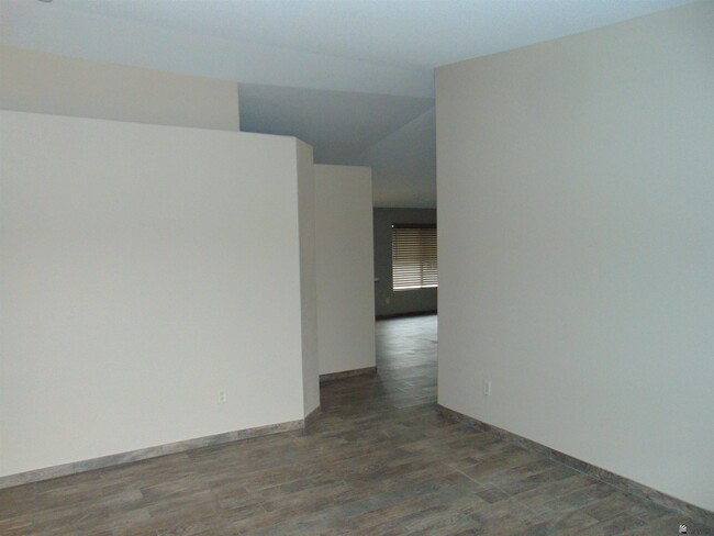 Foto del edificio - 6274 E 43rd St