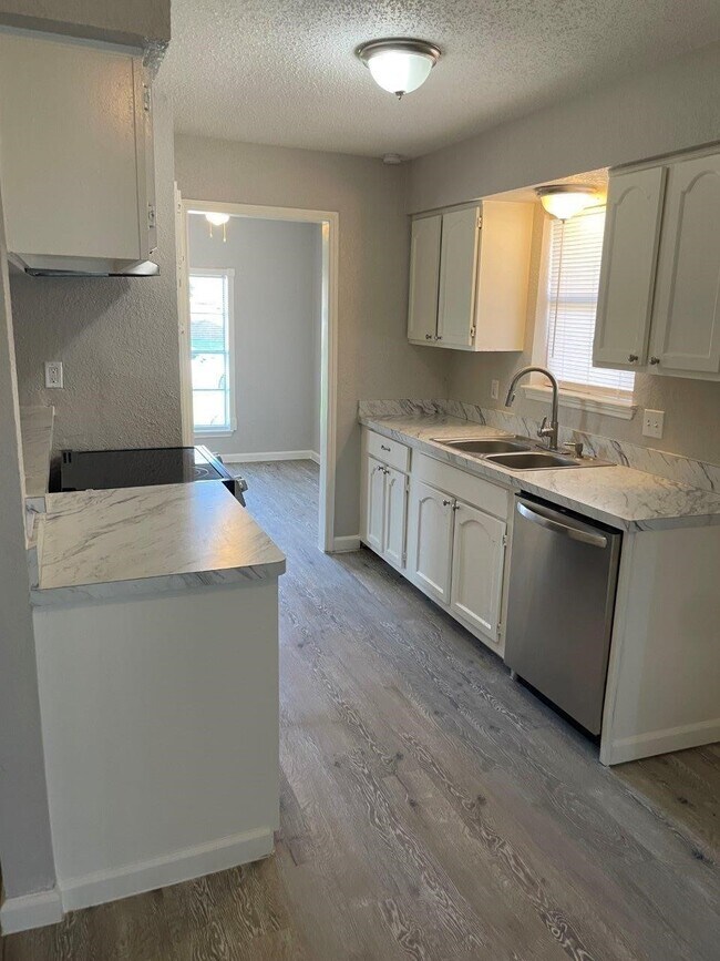 Foto del edificio - 4914 Fairgreen Ln