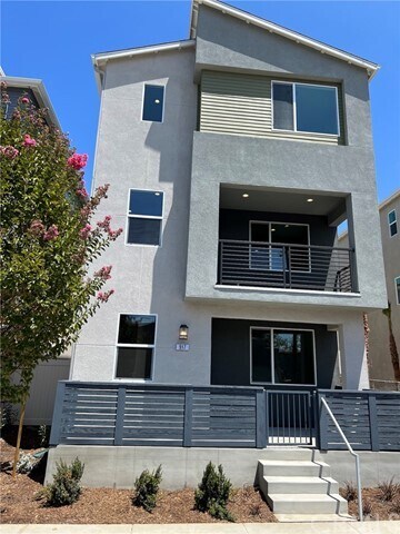 Foto principal - 917 E 2nd St