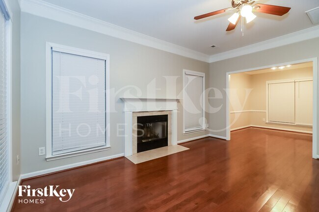 Foto del edificio - 8675 Brook Glen Ln