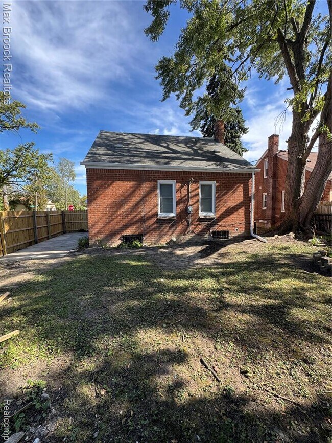 Foto del edificio - 6267 Piedmont St