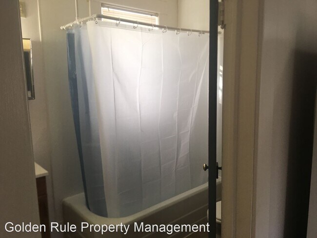 Building Photo - 128 E 5th Ave