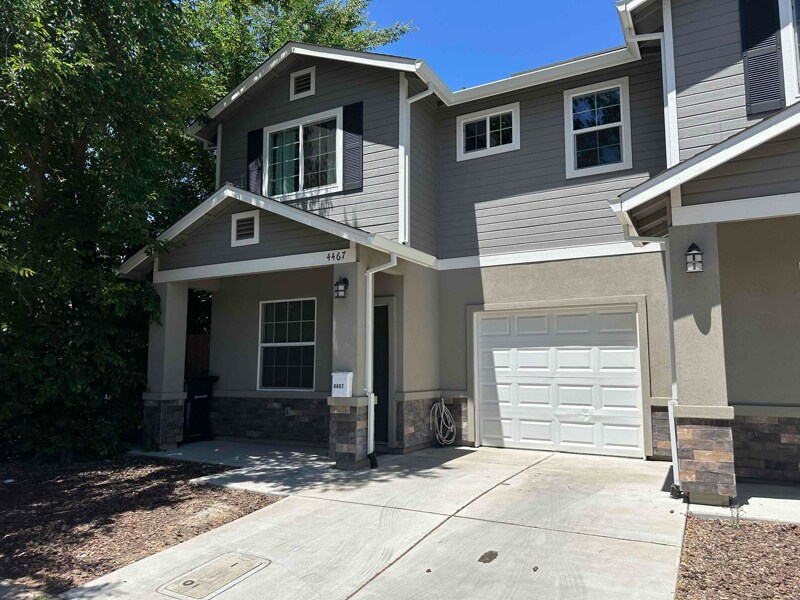 Foto principal - 4467 7th Ave