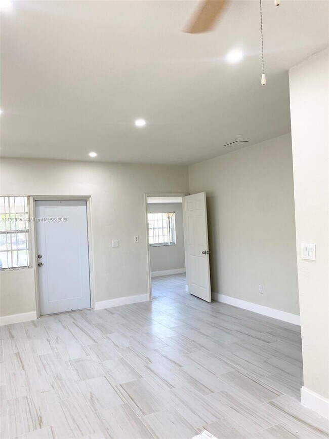 Foto del edificio - 2024 NE 183rd St