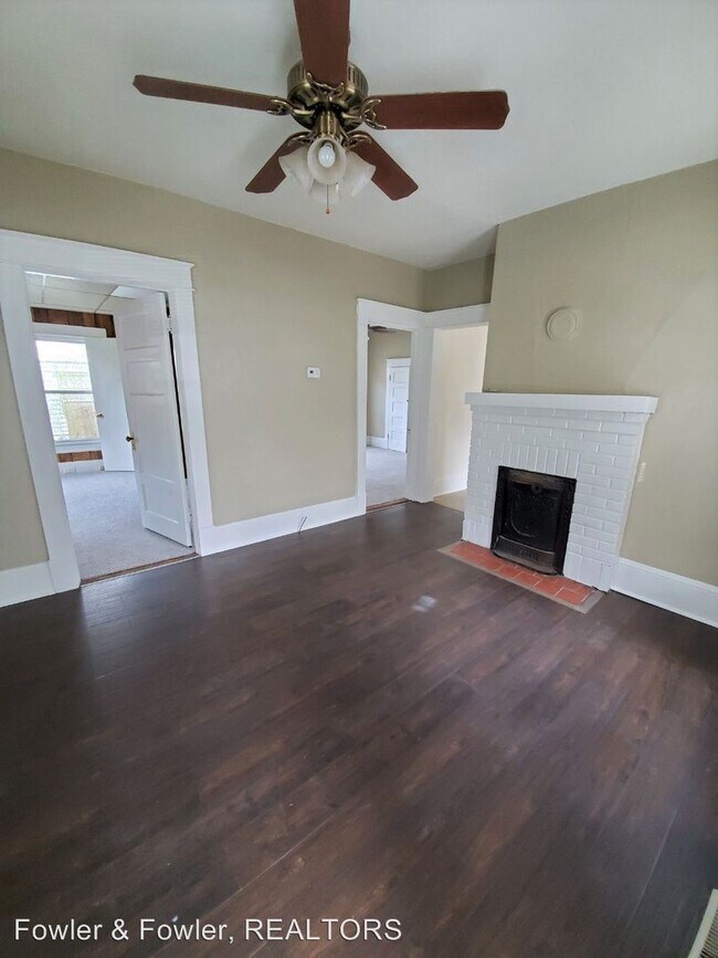 Building Photo - 3 br, 1.5 bath House - 306 W. State St