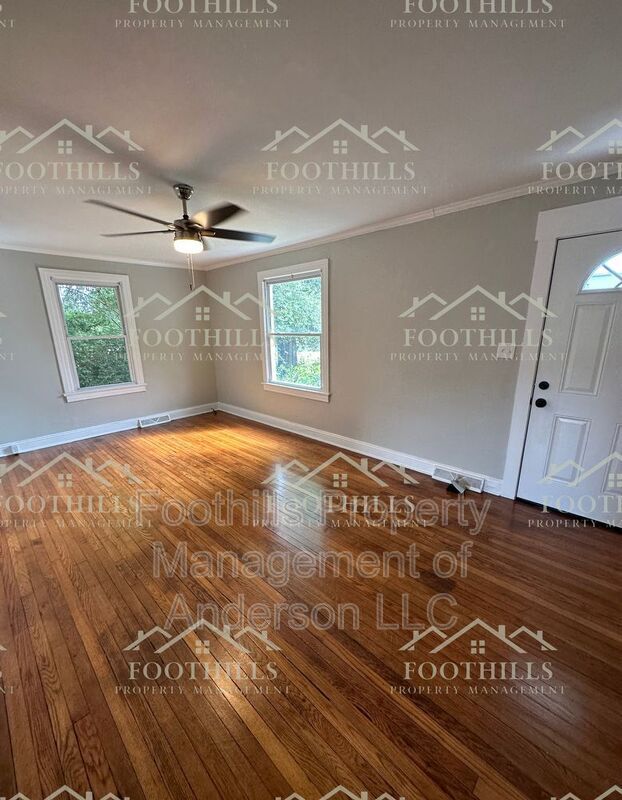 Building Photo - 2704 Whitehall Ave
