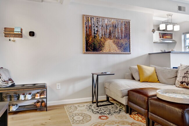 Foto del edificio - 1720 Queens Ln
