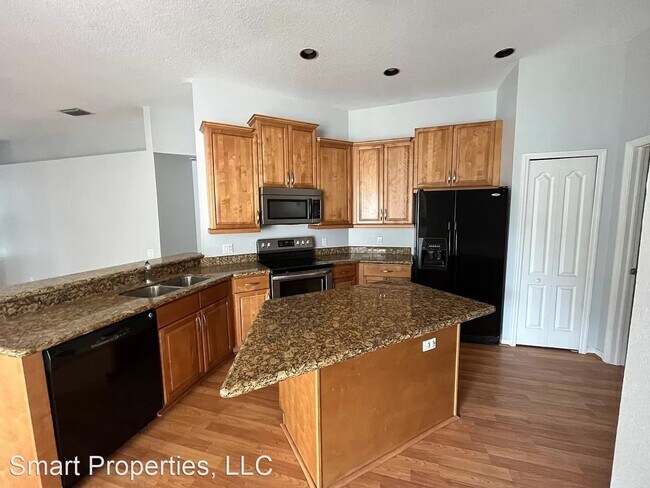 Foto del edificio - 4 br, 3 bath House - 5935 Chaps Dr