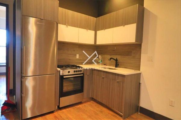 Building Photo - 542 Kosciuszko St