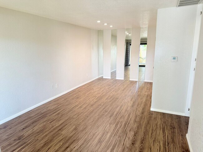Foto del edificio - Stylishly 1-Bedroom Condo in Palm Springs ...