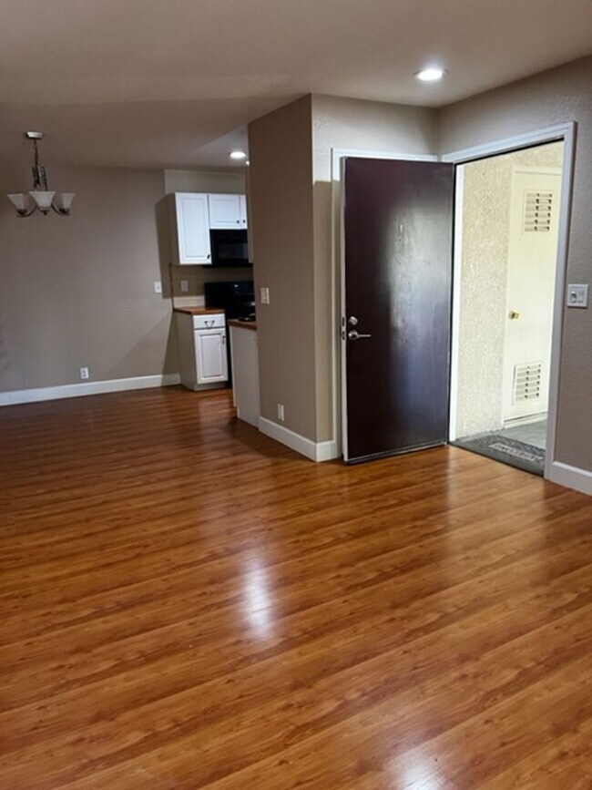 Foto del edificio - Now leasing beautiful one bedroom home!