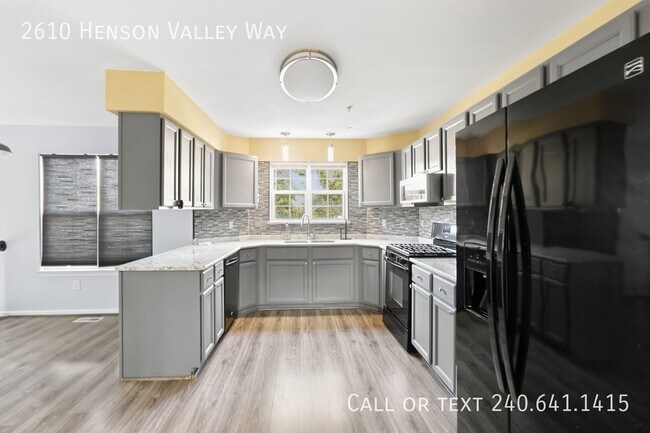 Building Photo - 2610 Henson Valley Way