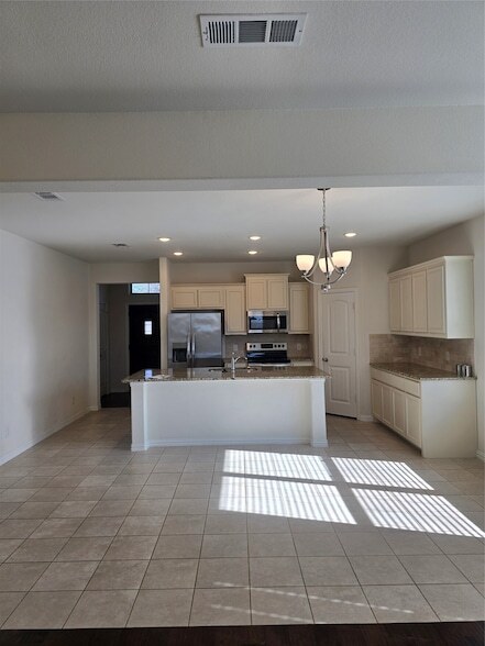 Building Photo - 817 Holbrook Rd