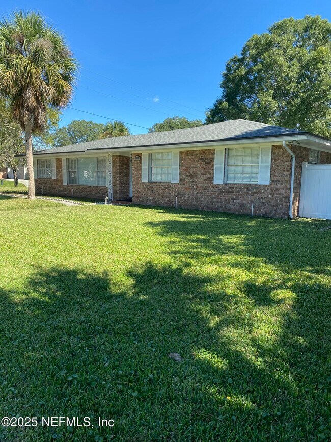 Foto del edificio - 1007 Grove Park Blvd