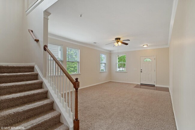 Foto del edificio - 379 Roseglen Dr NW