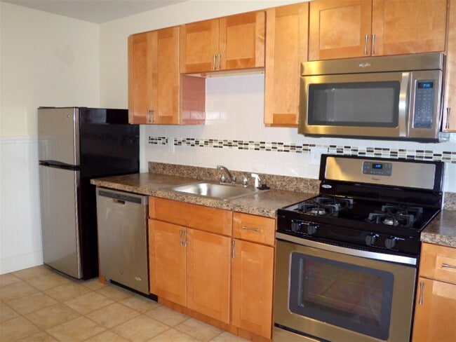 Building Photo - 304 Highland Ave