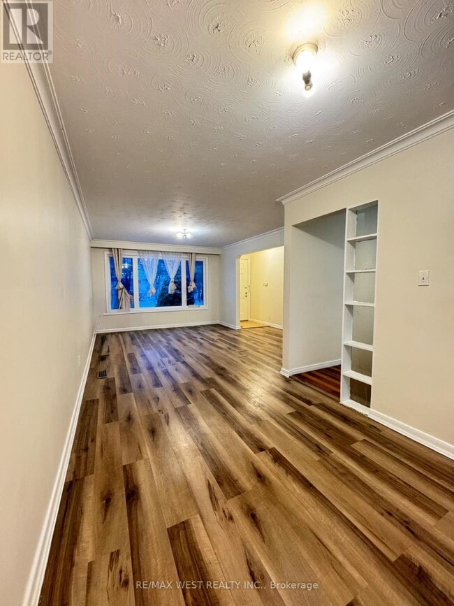 Building Photo - 410 Becker Rd