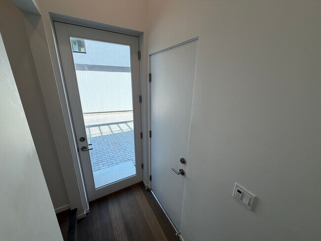 Foto del edificio - 2419 Binnen Ln