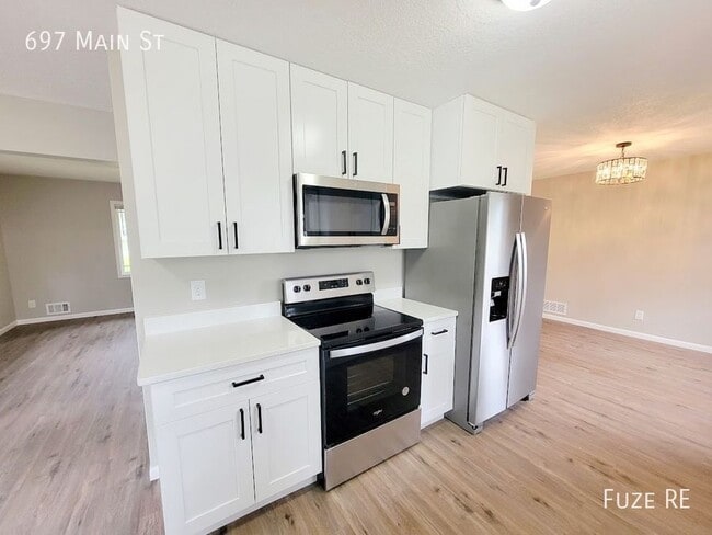 Foto del edificio - 697 Main St