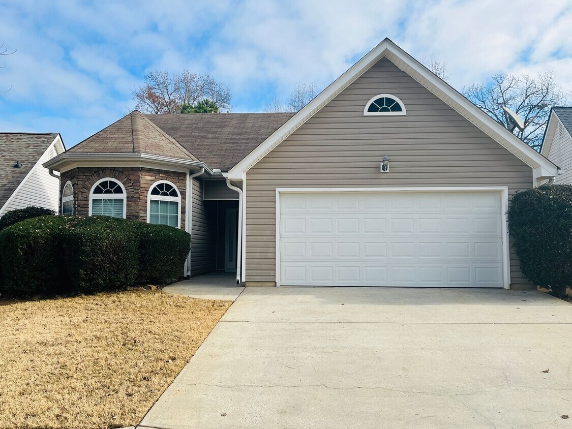 Primary Photo - Welcome home! 3 Bedroom 2 Bath home in Sum...