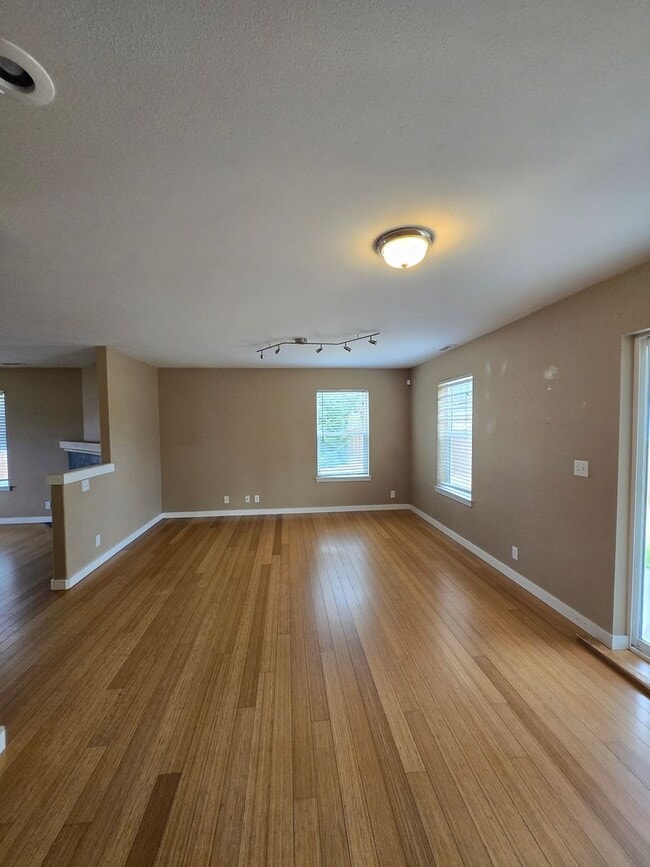 Foto del edificio - Beautiful 4 Bedroom 2.5 Bath in Rainier