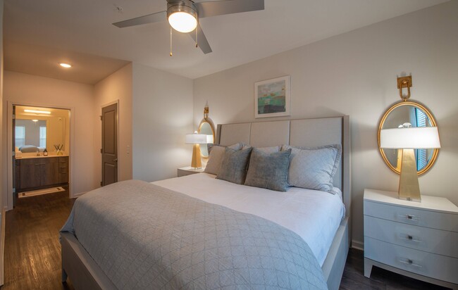 Bedroom with En-Suite Bathroom - Ballpark Apartments @ Town Madison