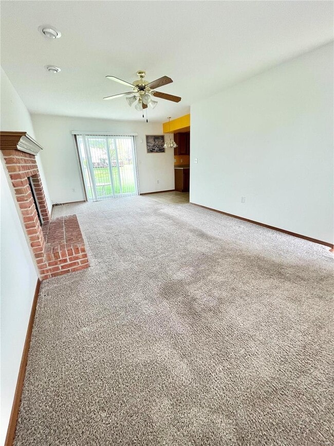 Building Photo - 2021 Killarney Dr