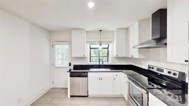 Building Photo - 3414 Bonneville Dr