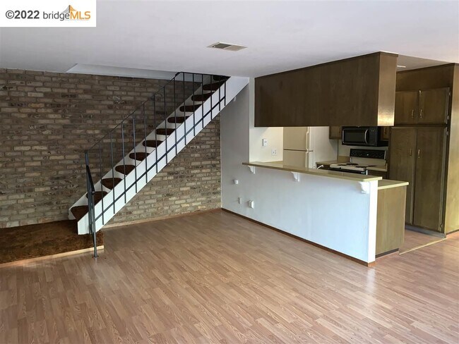 Building Photo - 2300 Peppertree Way