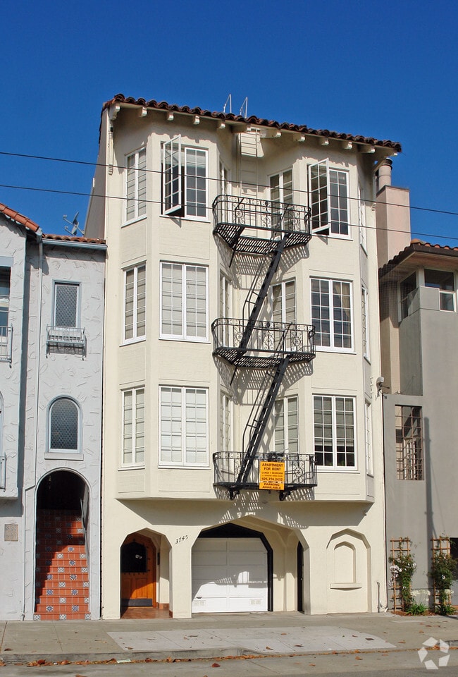 Building Photo - 3745 Divisadero St