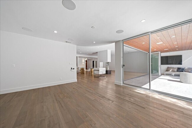 Building Photo - 1455 S Castello Ave