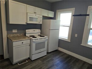 Building Photo - 150 Gardiner Ave