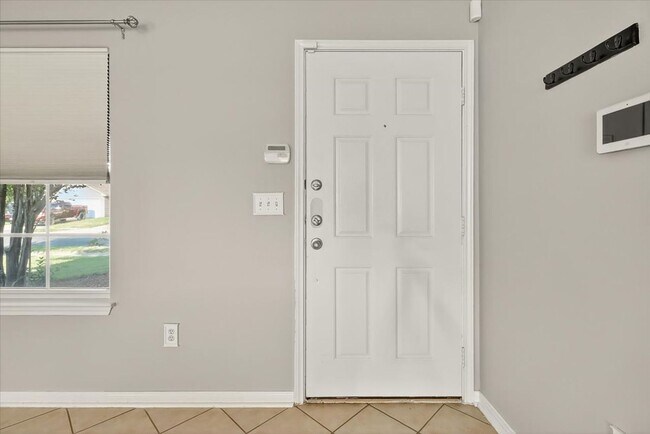 Building Photo - 2110 Encino Dr