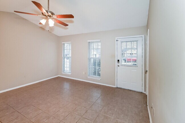 Foto del edificio - 4210 Brighton Dr