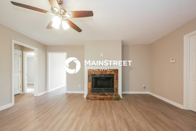 Building Photo - 3 Bedroom Pet-Friendly Home in Newnan, GA with Main Street Renewal