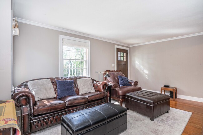 Foto del edificio - 332 Ridgewood Rd