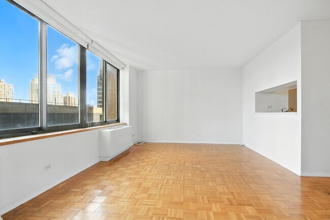 Foto del edificio - 161 W 61st St